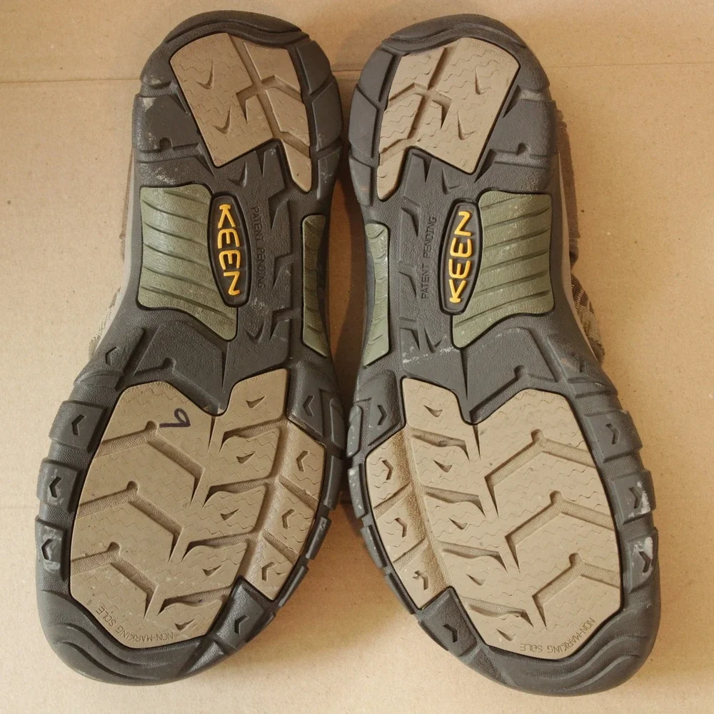KEEN Newport H2 Hybrid Sandals Mens Sz 10.5 Brown Hiking Outdoors Waterproof